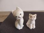 2 beeldjes : witte katten -- poes -- kat, Gebruikt, Ophalen of Verzenden, Dier