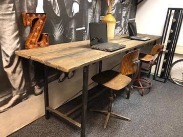 VENTE : Table industrielle modèle haut et étroit en bois rec