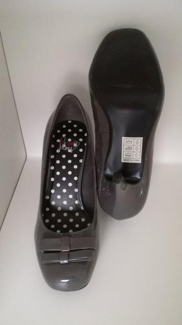 Pumps Hakken Grijs - Maat 40 - Nieuw beschikbaar voor biedingen
