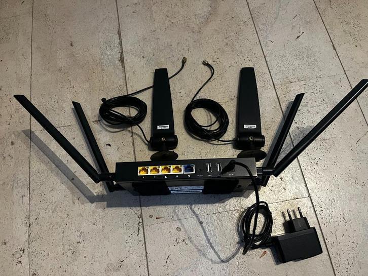 EZWiFi EzHotspot extender V5, Computers en Software, WiFi-versterkers, Gebruikt, Ophalen of Verzenden
