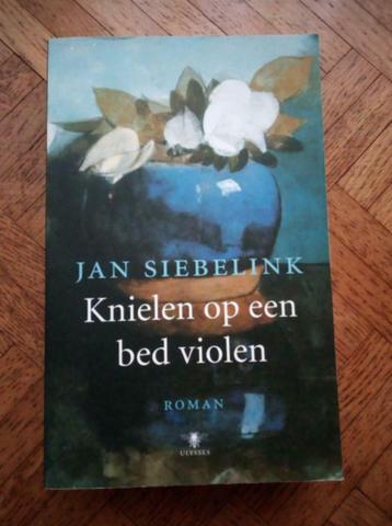 Jan Siebelink: Knielen op een bed violen