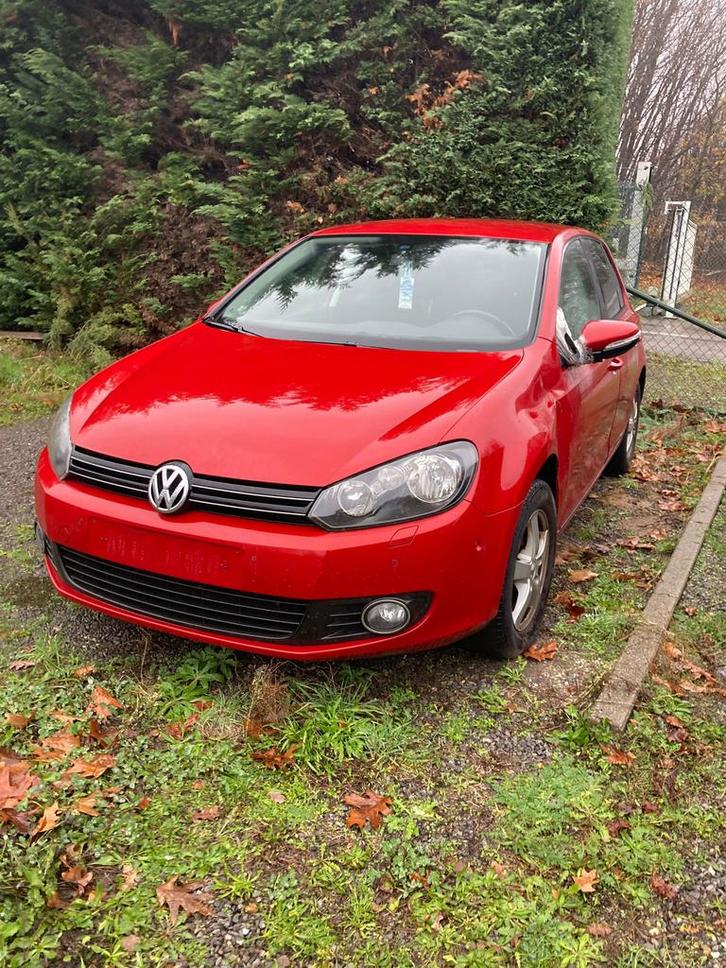 Volkswagen Golf 1.6 tdi 2010 motorschade, Auto's, Volkswagen, Particulier, Golf, Diesel, 5 deurs, Handgeschakeld, Rood, Ophalen