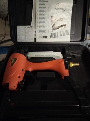 Nagel nietpistool beschikbaar voor biedingen