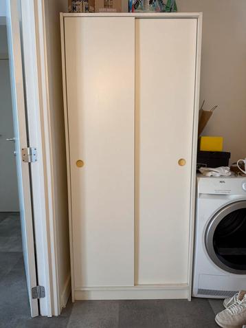 Kast gratis beschikbaar voor biedingen