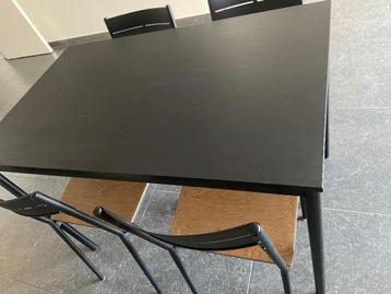 SANDSBERG tafel en 4 bijpassende stoelen - 110 cm x 67 cm beschikbaar voor biedingen