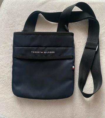 Tommy Hilfiger herentas - Authentic beschikbaar voor biedingen