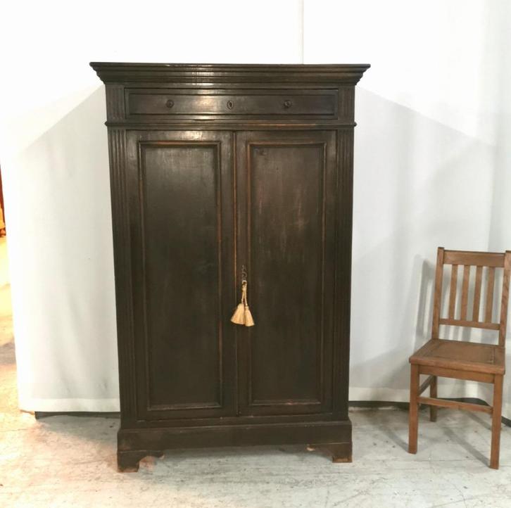 Diepe Antieke Franse linnenkast in donker hout H 170 B 110, Antiek en Kunst, Antiek | Meubels | Kasten, Ophalen