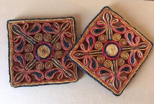 Raffia pannenonderzetters in blauw - rood  ('70 vintage), Huis en Inrichting, Keuken | Potten en Pannen, Gebruikt, Overige typen