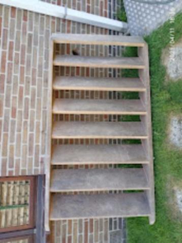 houten keldertrap in eik beschikbaar voor biedingen