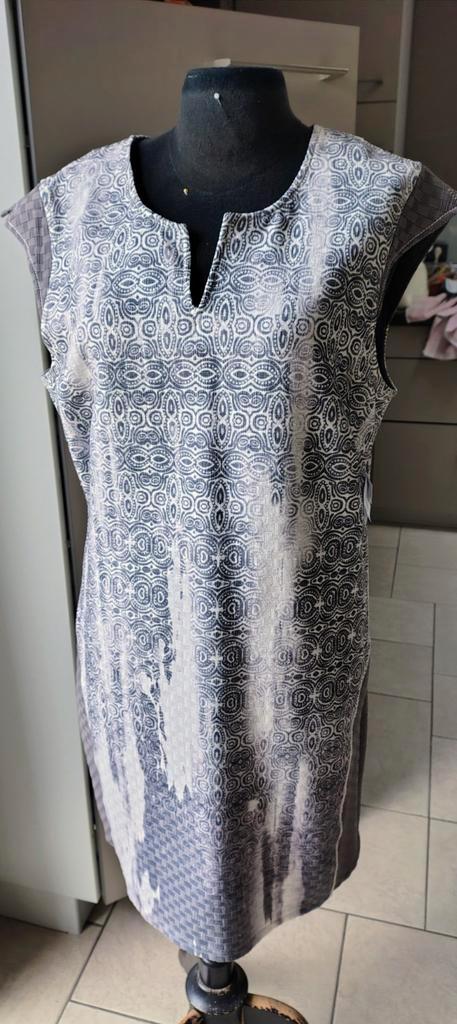 Kleed wit/grijs "kapalua" maat 42, Kleding | Dames, Jurken, Maat 42/44 (L), Overige kleuren, Knielengte, Ophalen of Verzenden