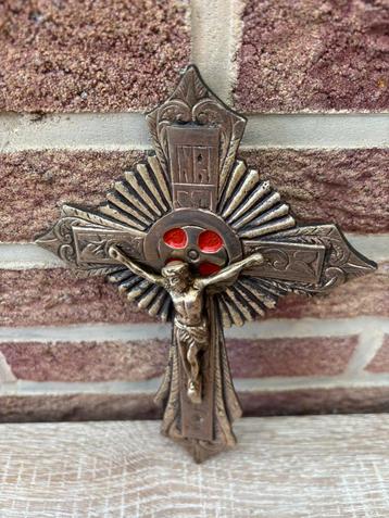 Mooi Oud koper kruisje beschikbaar voor biedingen