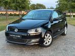 VOLKSWAGEN POLO 1.2i | LEDER | CARPLAY | NAVIGATIE | AIRCO, Auto's, Voorwielaandrijving, Euro 5, Zwart, Parkeersensor