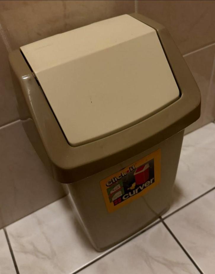 Poubelle rétro de la marque CURVER, modèle Click-It, Huis en Inrichting, Woonaccessoires | Prullenbakken, Zo goed als nieuw, Ophalen of Verzenden