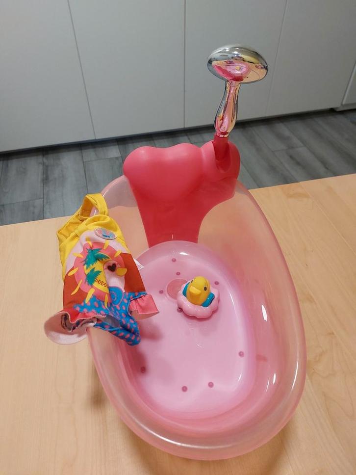 Poppenbadje baby born + badpak, Kinderen en Baby's, Speelgoed | Poppen, Zo goed als nieuw, Ophalen