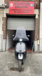 Vespa sprint A klasse Porsche agaat grijs, Fietsen en Brommers, Ophalen, Zo goed als nieuw, Klasse A (25 km/u)