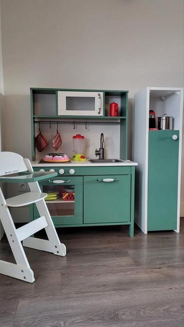 IKEA keukentje + bijhorend kastje en poppenstoeltje beschikbaar voor biedingen