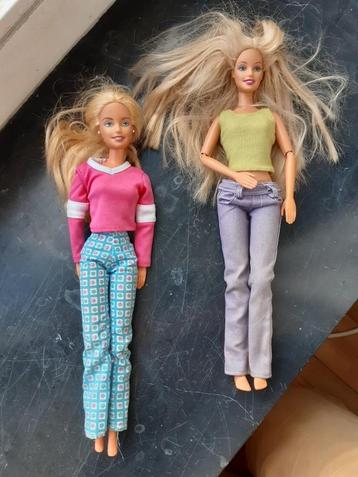 2 poupées Barbie