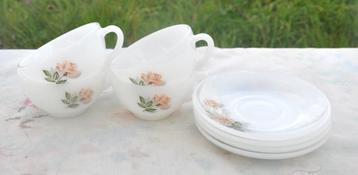4 tasses avec sous tasses arcopal fleur de rose  beschikbaar voor biedingen