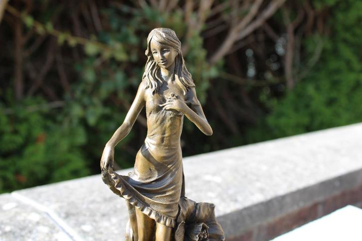 Vrouw met bloemen in brons gesigneerd, E. TELL., Antiek en Kunst, Antiek | Brons en Koper, Brons, Ophalen of Verzenden