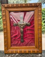 Koperen Bronzen Jezus kruis in houten kader met glas, Ophalen, Gebruikt