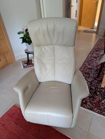 Elektrische relaxfauteuil in zeer goede staat beschikbaar voor biedingen