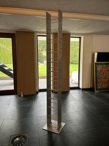 Design CD rek beschikbaar voor biedingen