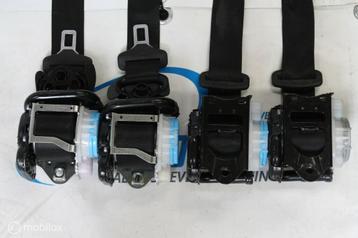 2 x gordels voor + 2 x achter Mercedes CLA Klasse C117 beschikbaar voor biedingen