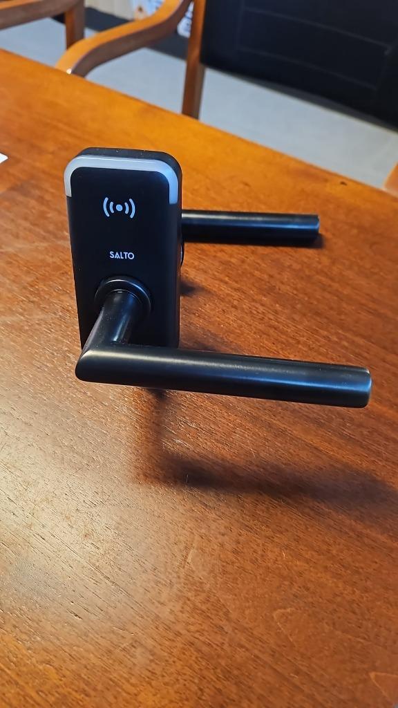 SALTO KS Elektronische trekker, Doe-het-zelf en Bouw, Raamkozijnen en Schuifdeuren, Zo goed als nieuw, Overige typen, Metaal, Ophalen of Verzenden