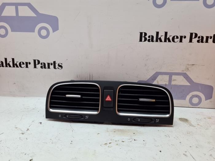 Grille aération tableau de bord d'un Volkswagen Golf, Autos : Pièces & Accessoires, Tableau de bord & Interrupteurs, Volkswagen