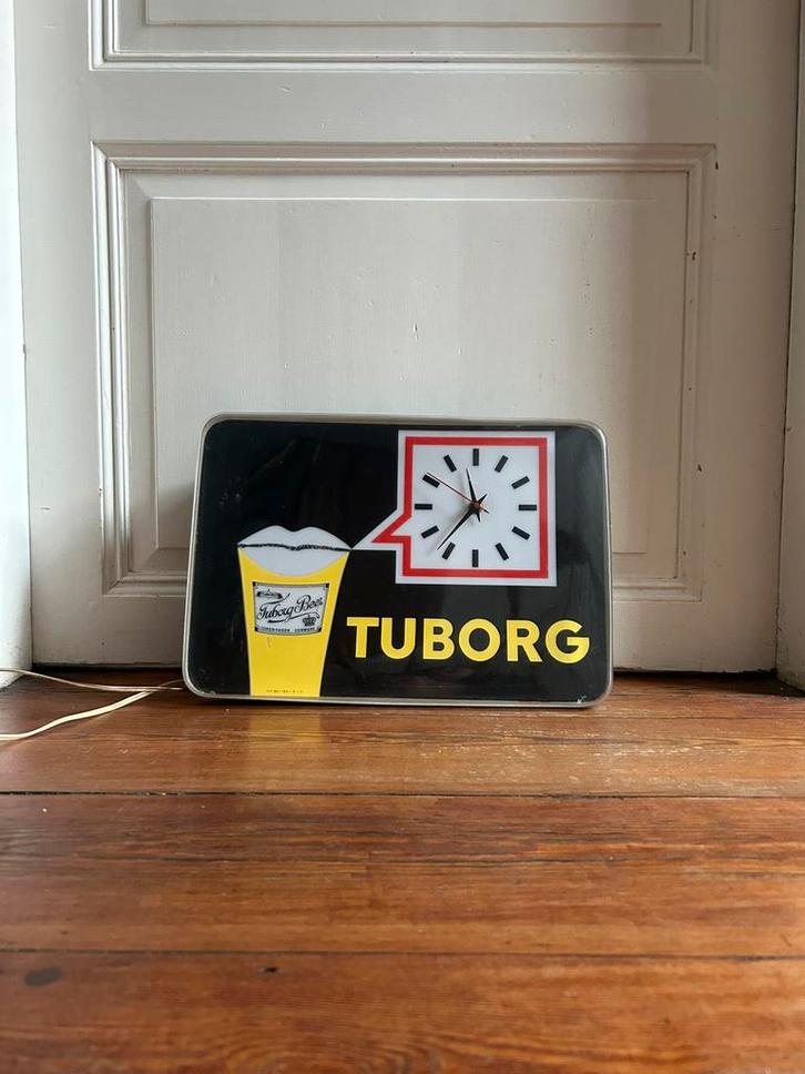 Vintage Tuborg Bier Wandklok met Verlichting (1971), Verzamelen, Merken en Reclamevoorwerpen, Zo goed als nieuw, Reclamebord, Ophalen