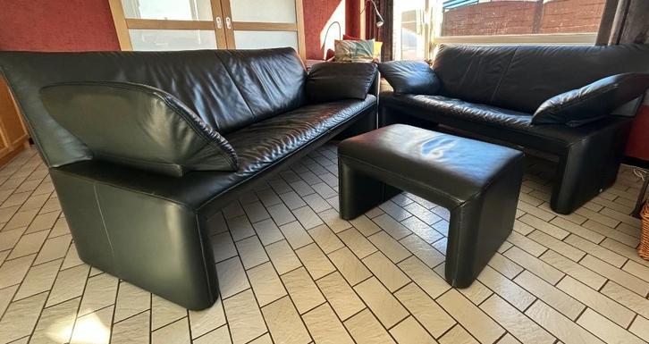 Jori lederen sofa 2 en 2,5-zit + voetbank, Huis en Inrichting, Zetels | Zetels, Gebruikt, Rechte bank, 150 tot 200 cm, 75 tot 100 cm