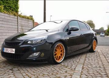 Astra j 5x115 goudkleur  beschikbaar voor biedingen