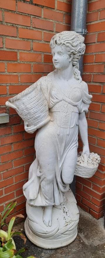 Statue de jardin pour femme