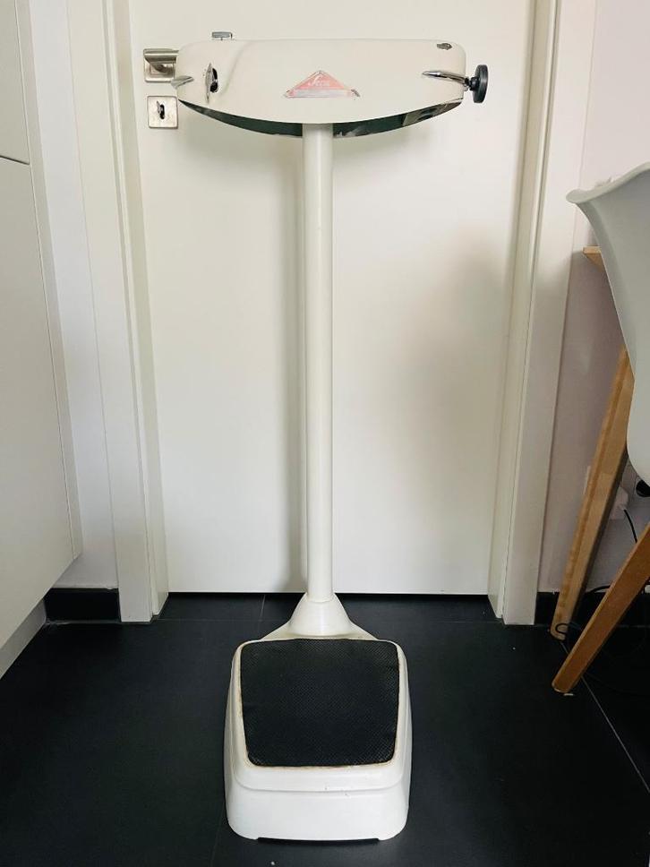 Pèse personne médical Seca, années 60, Elektronische apparatuur, Weegschalen, Gebruikt, Analoog, Personenweegschaal, 1 tot 500 gram