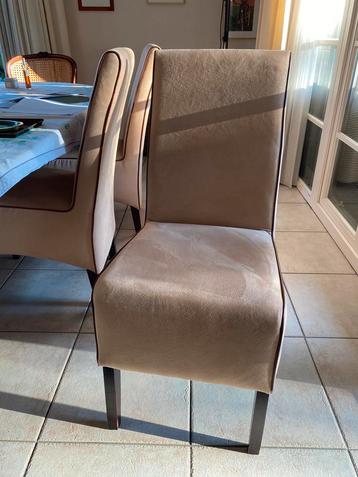 Eetkamer stoelen beschikbaar voor biedingen