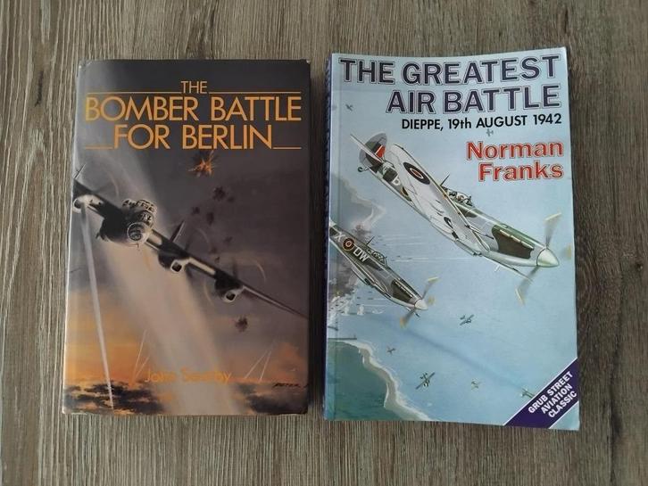 Bomber Battle Berlin - Dieppe air Battle, Boeken, Oorlog en Militair, Gelezen, Luchtmacht, Tweede Wereldoorlog, Ophalen of Verzenden