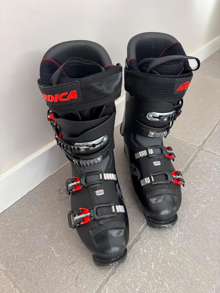 Dames ski-uitrusting., Sports & Fitness, Ski & Ski de fond, Comme neuf, Autres types, Rossignol, 160 à 180 cm, Enlèvement