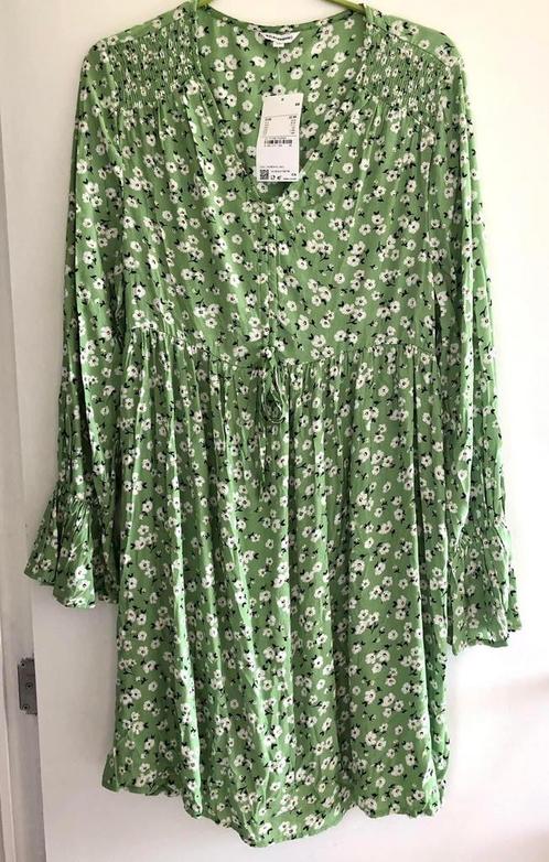 Zeer mooie groene jurk met nieuwe witte bloemen. T44/42, Kleding | Dames, Jurken, Nieuw, Maat 42/44 (L), Groen, Onder de knie