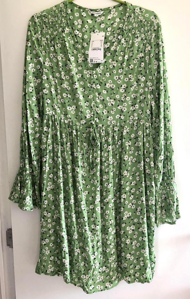 Zeer mooie groene jurk met nieuwe witte bloemen. T44/42, Kleding | Dames, Jurken, Nieuw, Maat 42/44 (L), Groen, Onder de knie