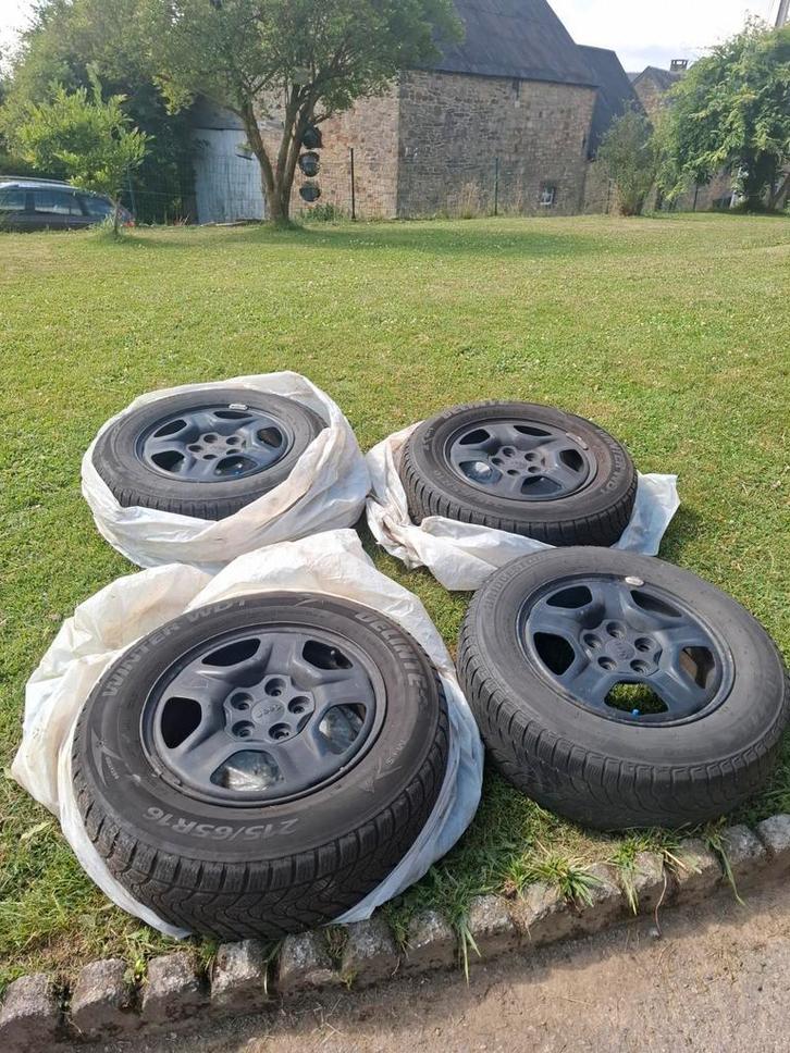 Jantes avec pneus hiver 215/65R16., Autos : Pièces & Accessoires, Pneus & Jantes, Pneu(s), Pneus hiver, Utilisé, Enlèvement