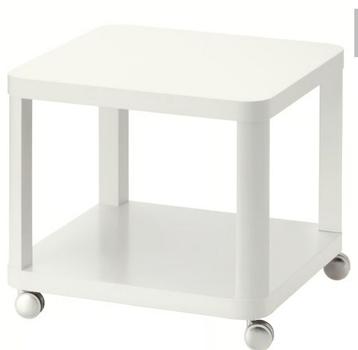 IKEA Tingby witte tafel met wielen 2 stukken beschikbaar beschikbaar voor biedingen