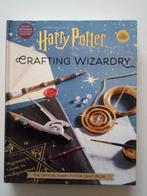 Harry Potter-Crafting Wizardry boek, Boeken, Hobby en Vrije tijd, Scrapbooking en Knutselen, Ophalen of Verzenden, Zo goed als nieuw