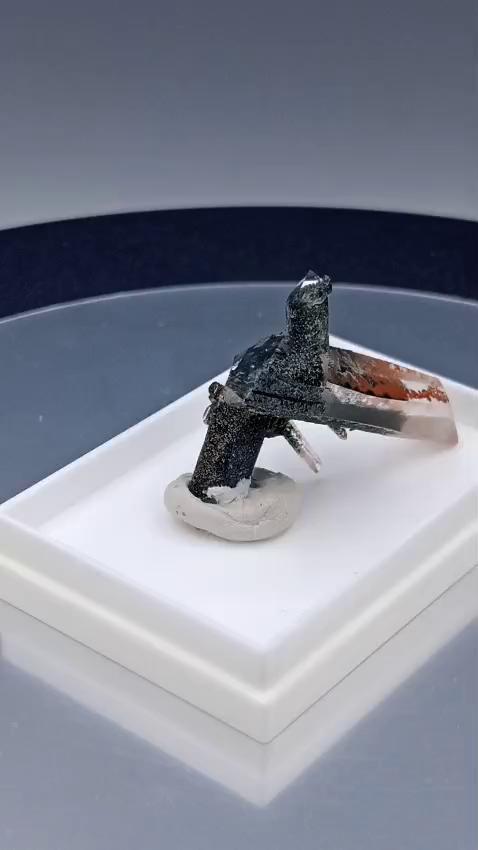 Bergkristal met chloriet Bierghes België 2012 (ref.nr.B06), Collections, Minéraux & Fossiles, Minéral, Enlèvement ou Envoi