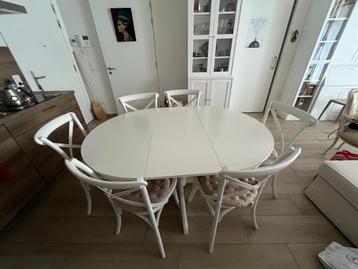 Tafel en stoelen van Ikea beschikbaar voor biedingen