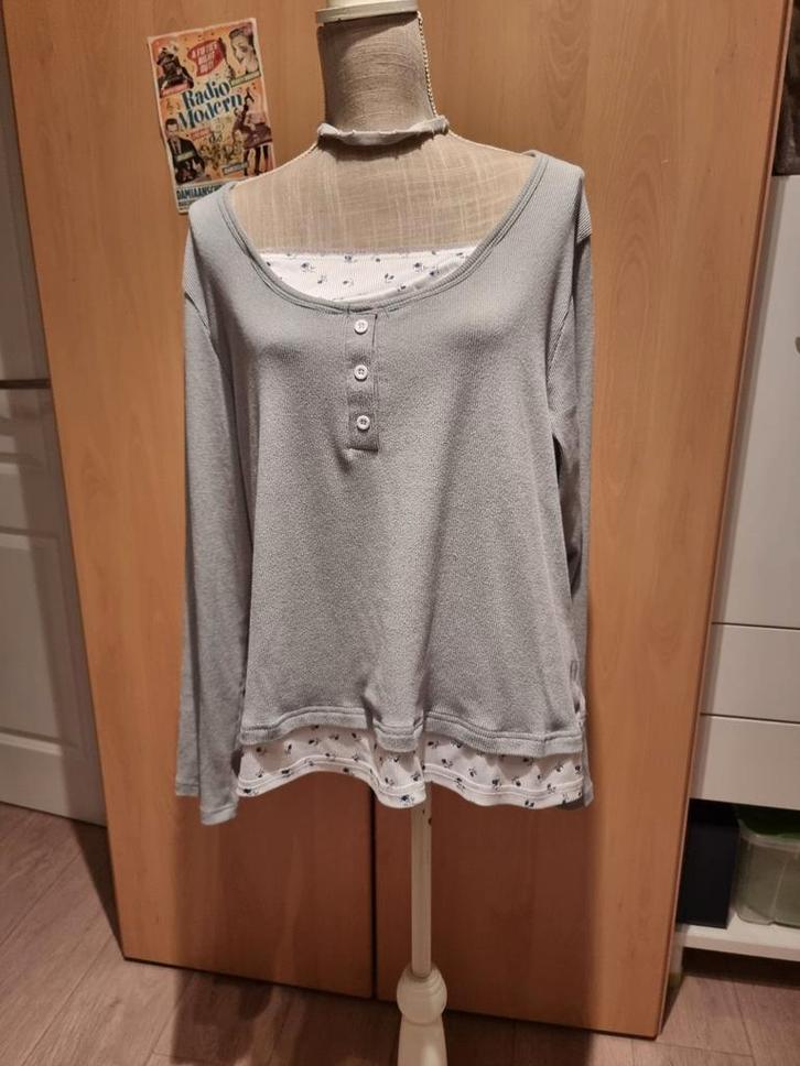 In heel goede staat Tweekleurige trui 
Shirt 
Maat:3XL 

Kij, Kleding | Dames, Grote Maten, Zo goed als nieuw, Blouse of Tuniek