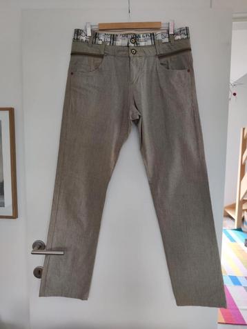 Prachtige design broek  zeer duur merk, Desigual  beschikbaar voor biedingen