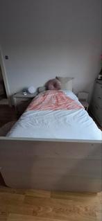 !1-persoonsbed in goede staat met nachtkastje, Ophalen, Gebruikt, Eenpersoons
