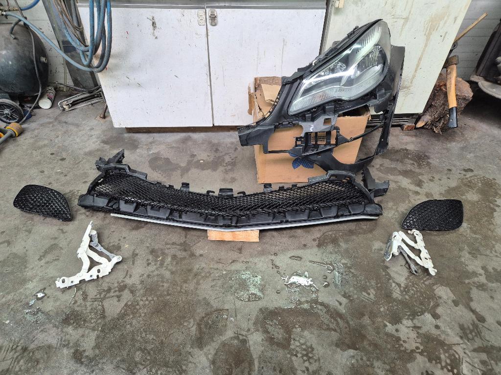 Mercedes-Benz C207 Diverse bumperonderdelen en koplamp, Ophalen, Gebruikt, Mercedes-Benz