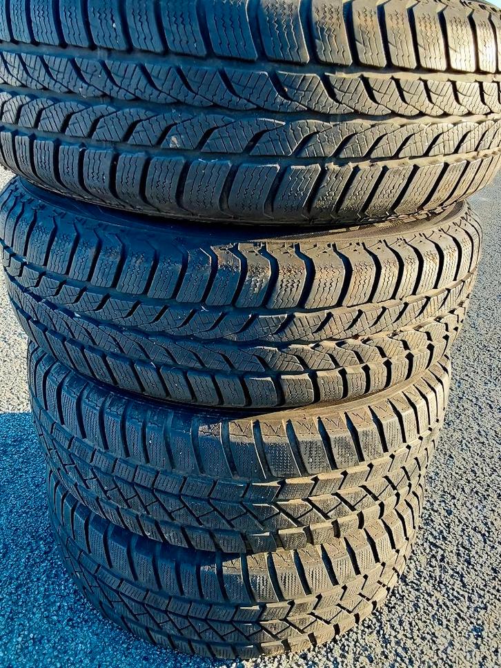 4 très bons pneus hiver 195/65-15 pour Opel, Autos : Pièces & Accessoires, Pneus & Jantes, Pneus et Jantes, Pneus hiver, 15 pouces