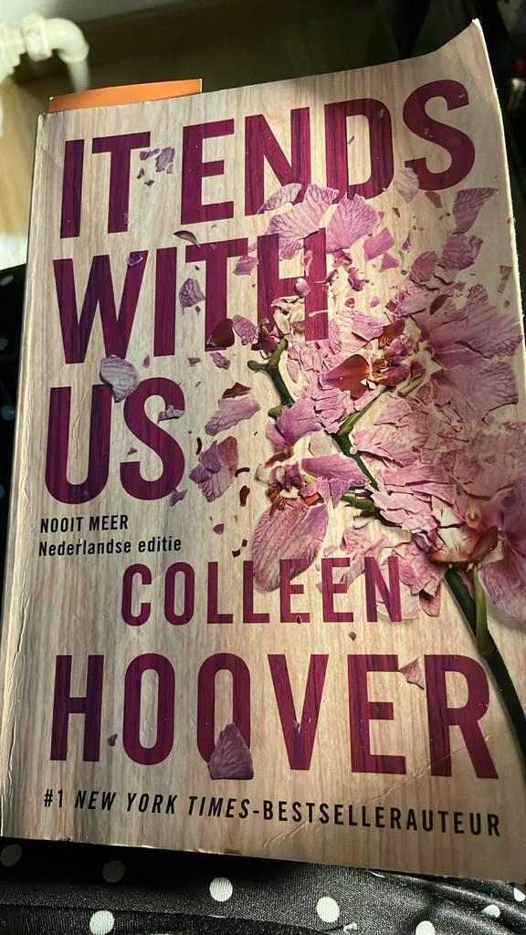 Colleen Hoover - It ends with us, Boeken, Literatuur, Zo goed als nieuw, Ophalen of Verzenden